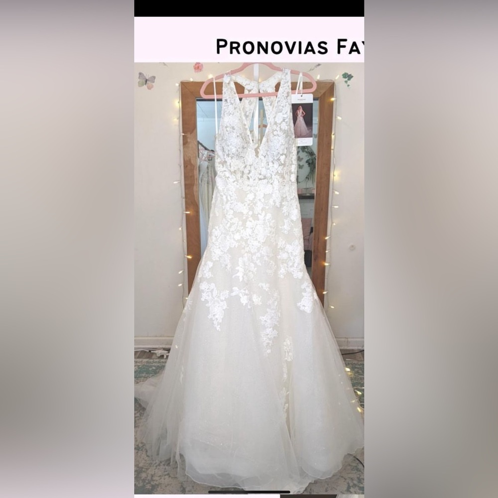 Pronovias wedding dress NWT - Picture 6 of 7
